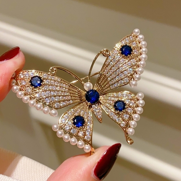 VQ Butterfly Brooch - Picture 2 of 8